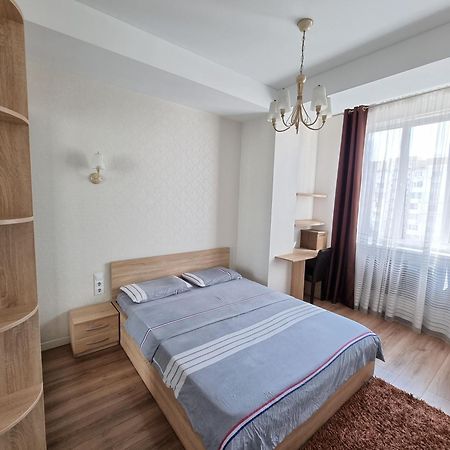 צ'יסינאו Extra Grand Lev Tolstoi Two Bedrooms מראה חיצוני תמונה