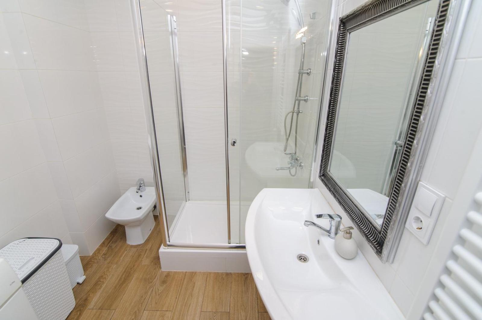 צ'יסינאו Extra Grand Lev Tolstoi Two Bedrooms מראה חיצוני תמונה